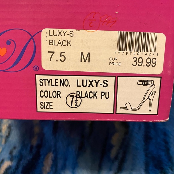 Super cute black heels w/ straps around the ankle - Picture 5 of 5